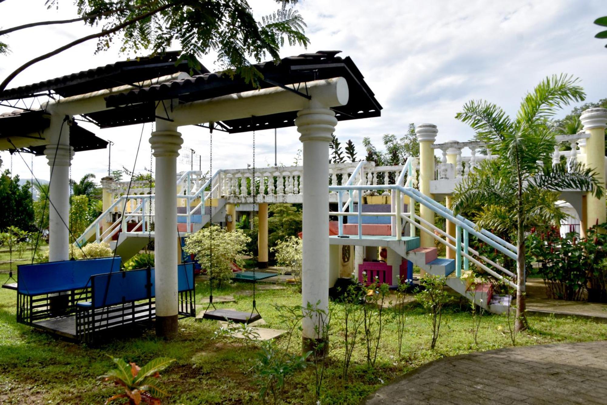 Isla De Oro Hotel Mamburao Zewnętrze zdjęcie
