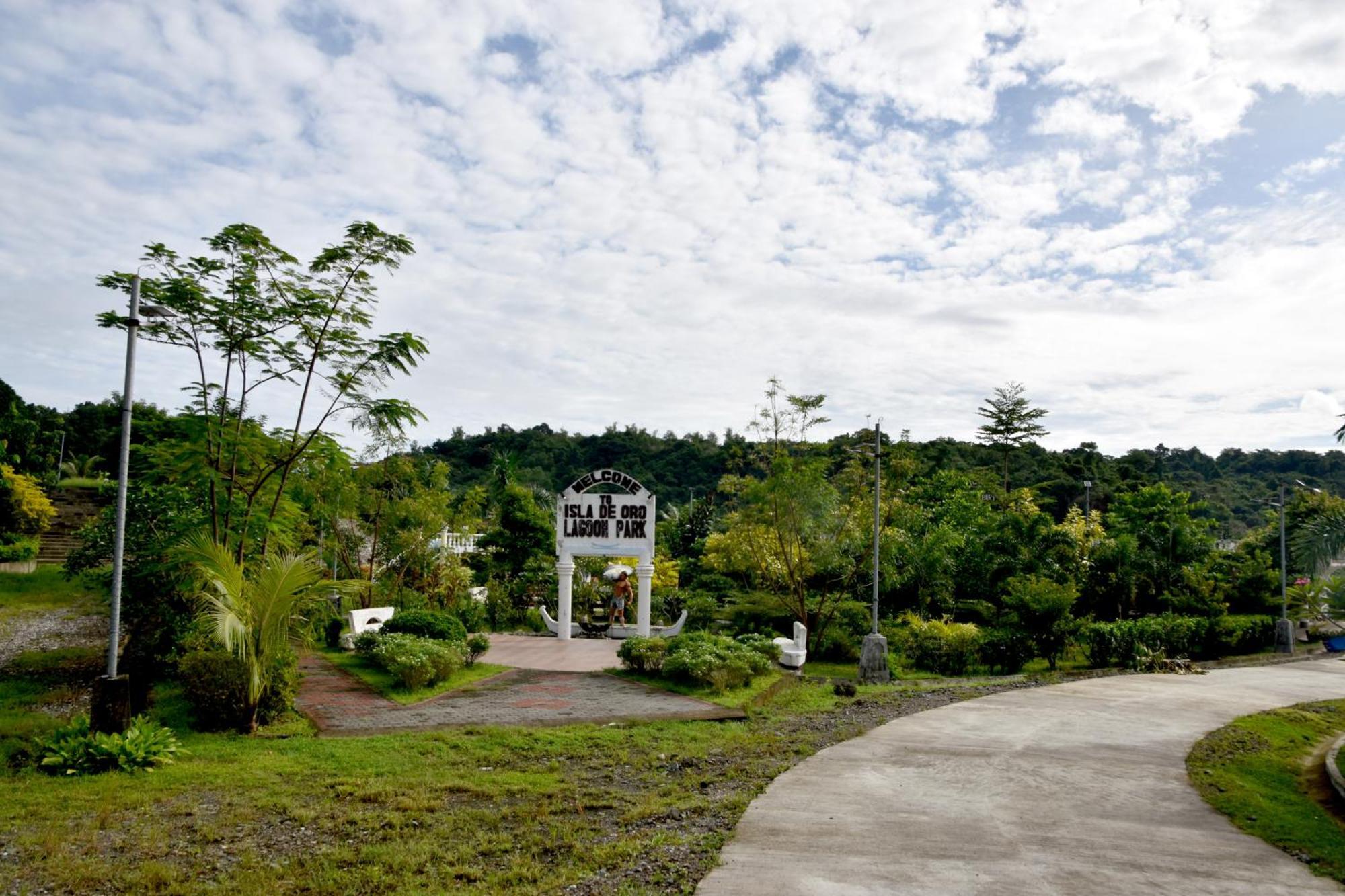 Isla De Oro Hotel Mamburao Zewnętrze zdjęcie