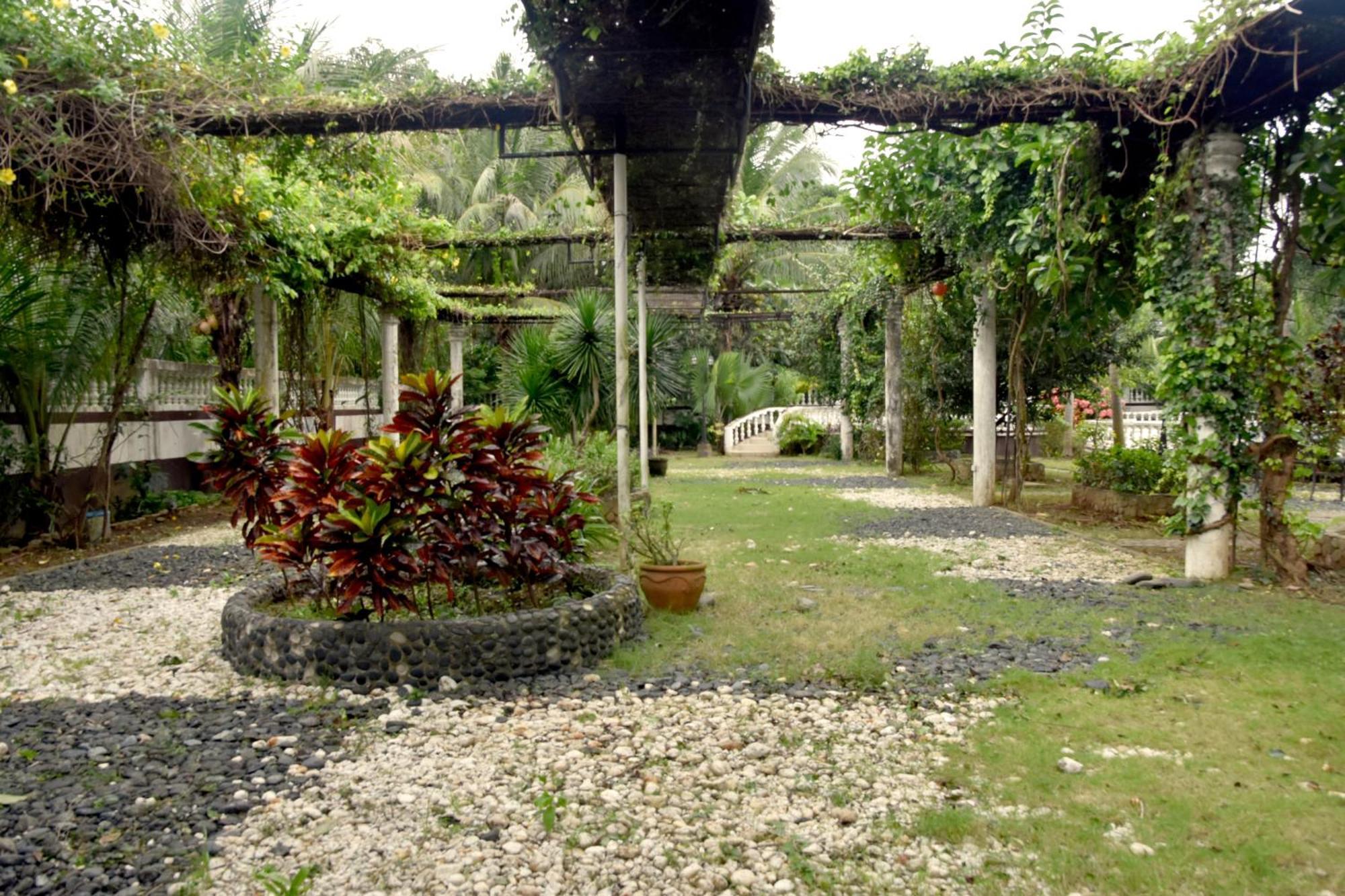 Isla De Oro Hotel Mamburao Zewnętrze zdjęcie